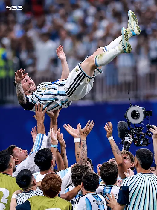 Lionel Messi celebra junto a sus compañeros de la selección argentina durante el Mundial 2026.